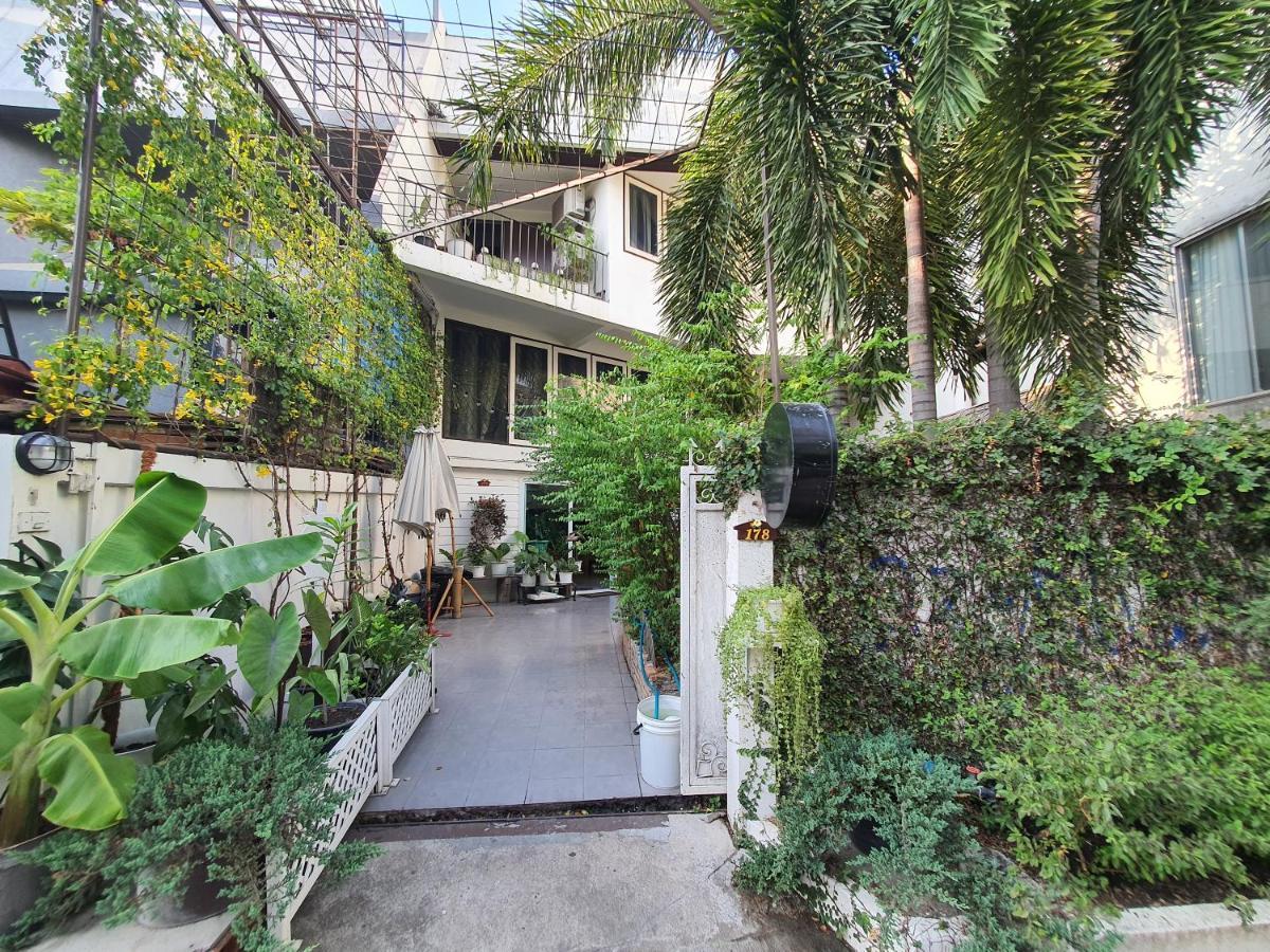 Home16 Hostel 16 Sukhumvit Bangkok Buitenkant foto